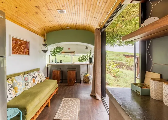 Luxury Converted School Buses Near Arenal Hébergement de vacances