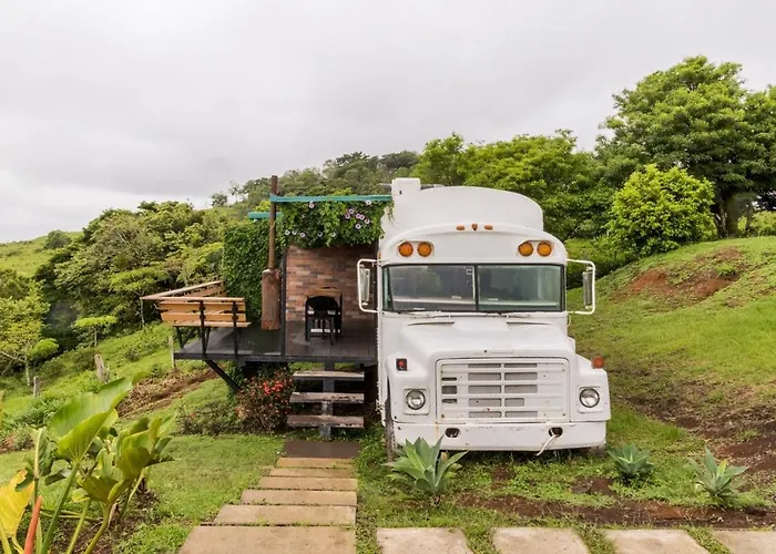 Hébergement de vacances Luxury Converted School Buses Near Arenal *